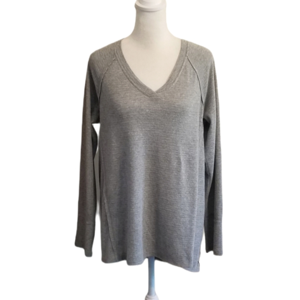 NEW Wildfox Haley V Neck Brushed V Neck Top Exposed Seams Gray Size Small